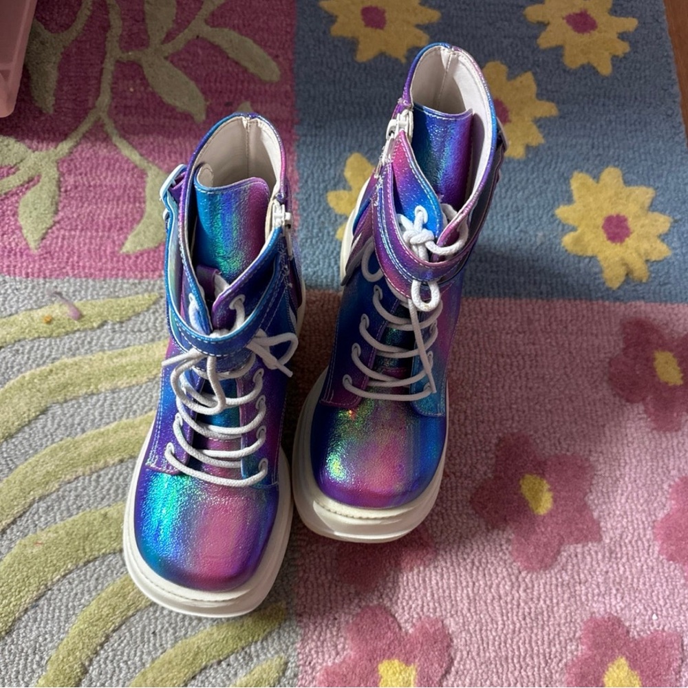 demonias boots